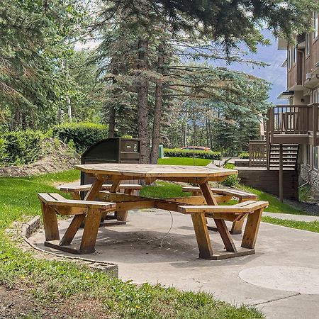 B212 Hot Tub, Ac X3, Parking, 2 Min To Banff Gate Apartment Канмор Екстериор снимка