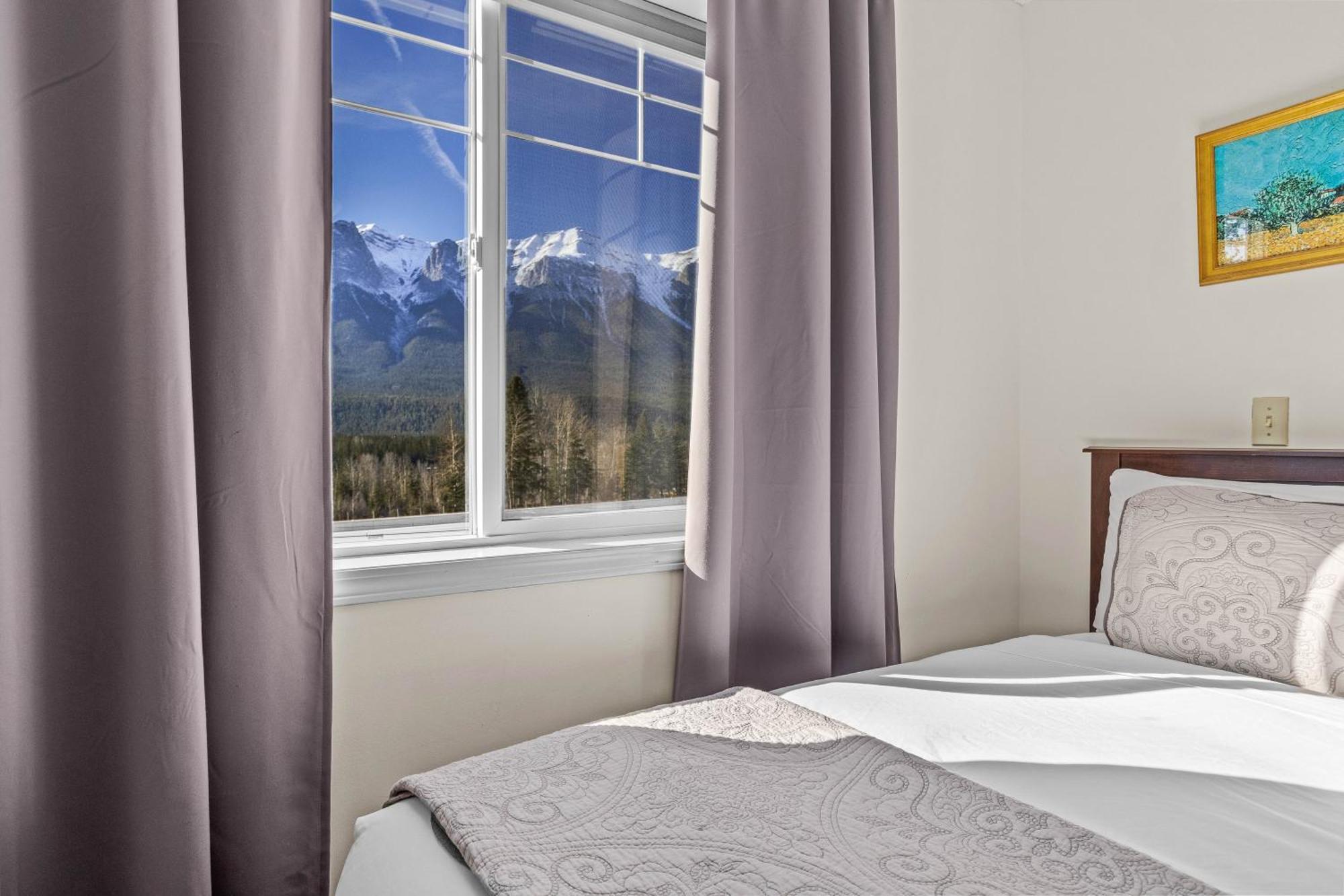 B212 Hot Tub, Ac X3, Parking, 2 Min To Banff Gate Apartment Канмор Екстериор снимка