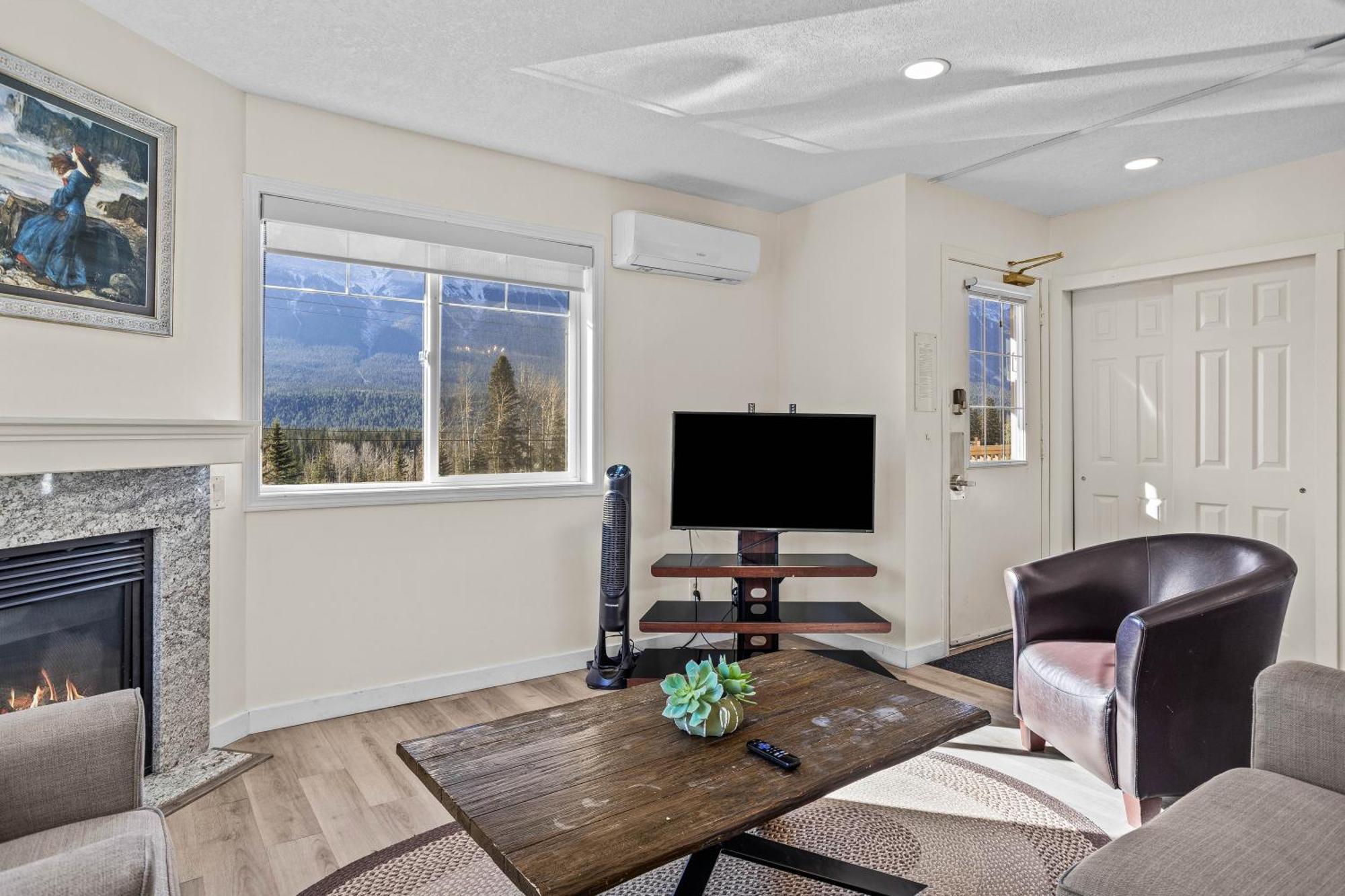 B212 Hot Tub, Ac X3, Parking, 2 Min To Banff Gate Apartment Канмор Екстериор снимка