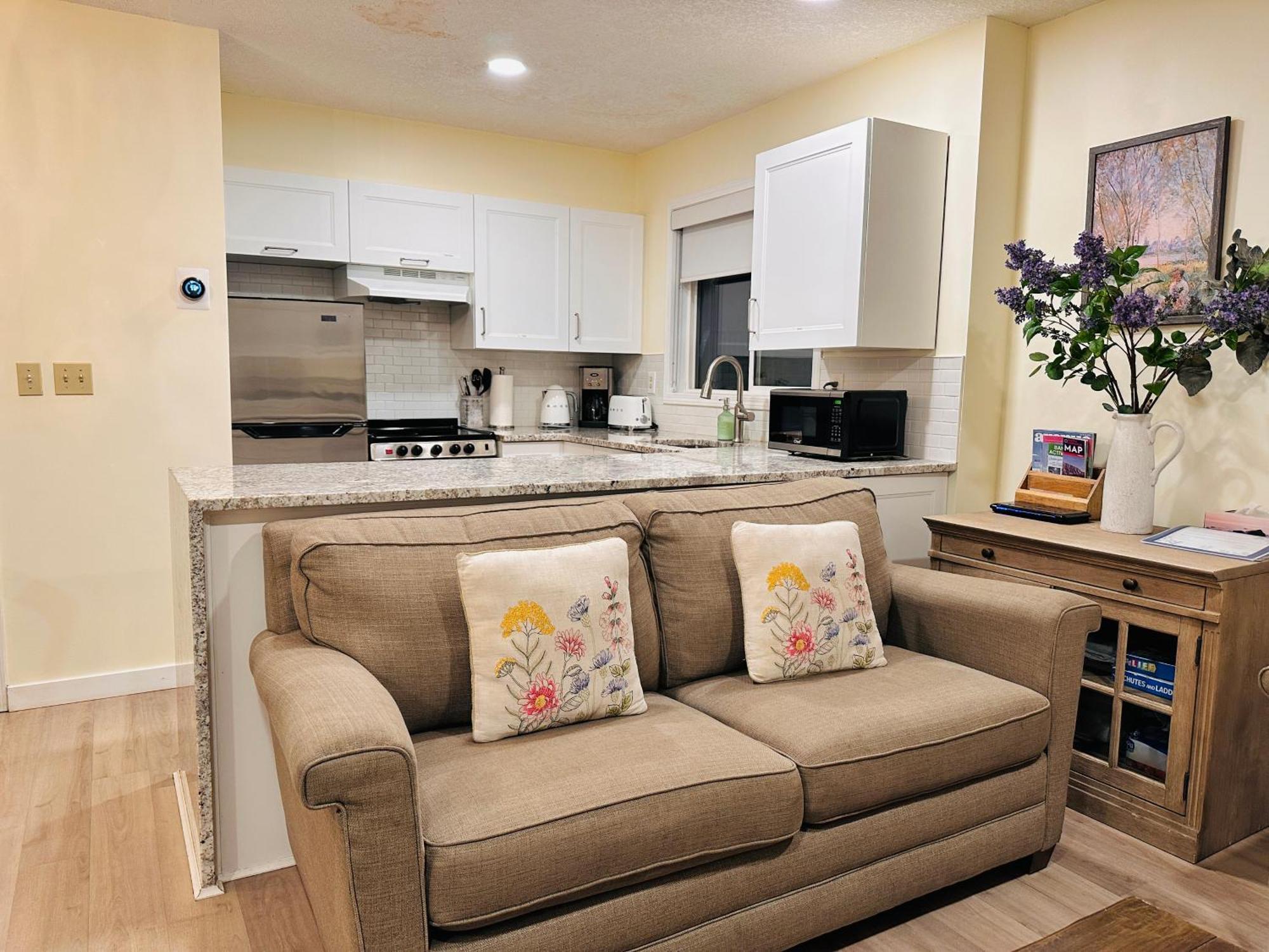 B212 Hot Tub, Ac X3, Parking, 2 Min To Banff Gate Apartment Канмор Екстериор снимка